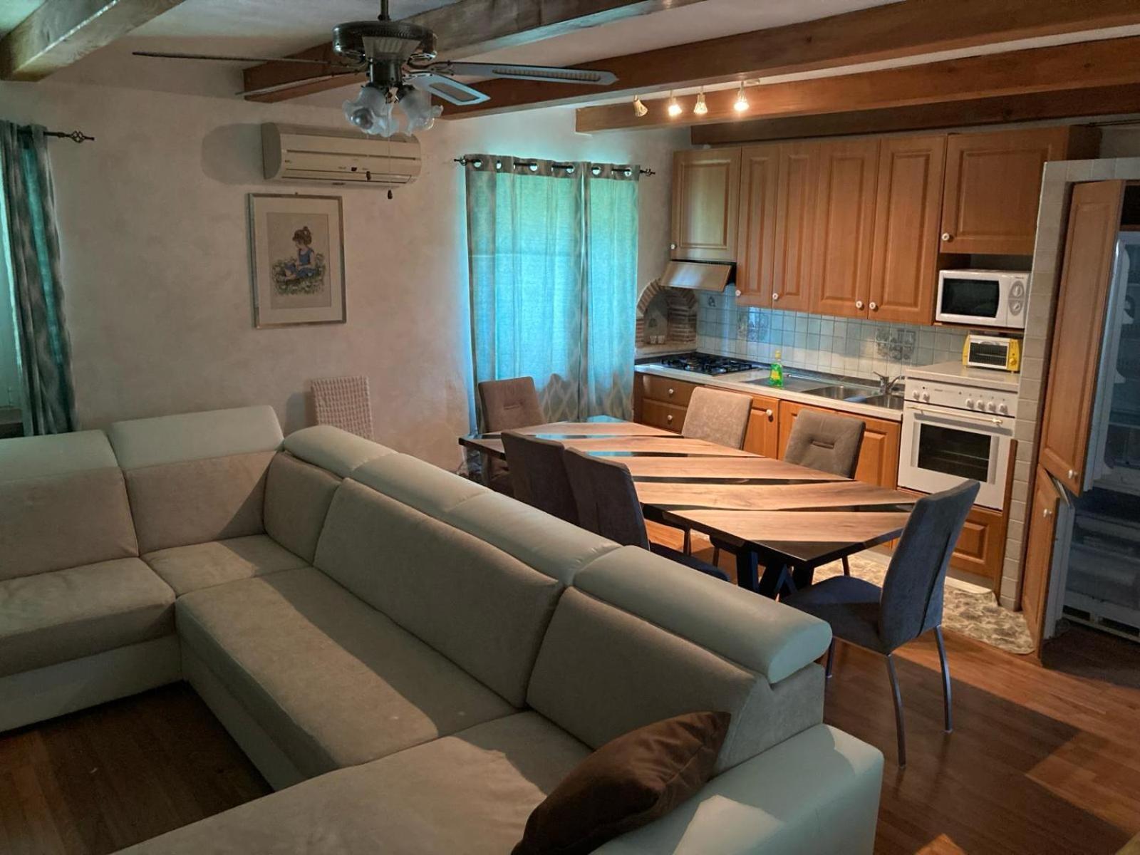 Villa Kortina Basanija Bagian luar foto