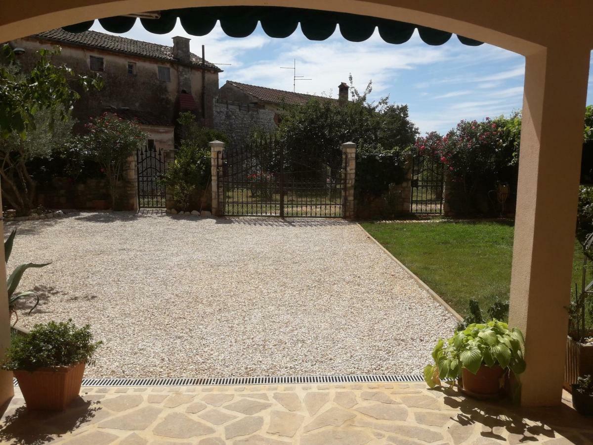 Villa Kortina Basanija Bagian luar foto