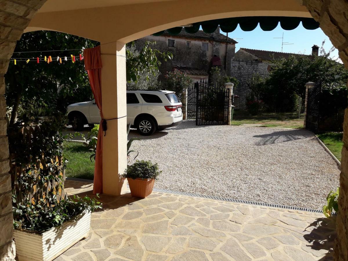 Villa Kortina Basanija Bagian luar foto