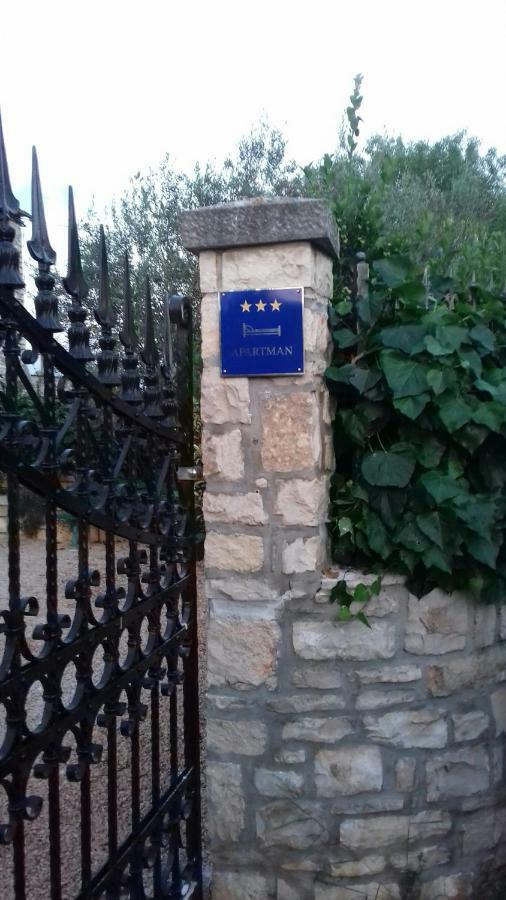 Villa Kortina Basanija Bagian luar foto